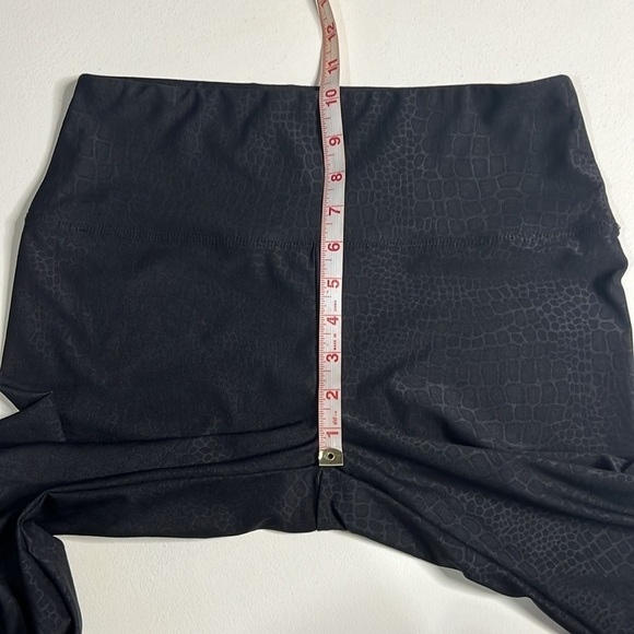 Wild Fable Snake Skin Print Black High Waisted Leggings size M - Picture 11 of 13